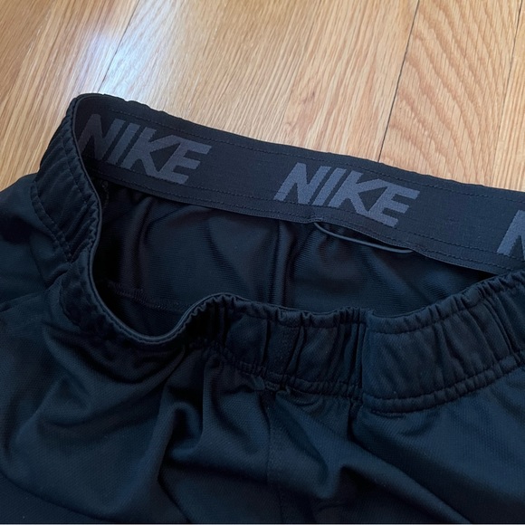 Men’s Black Nike Dry-Fit Shorts - Picture 5 of 6